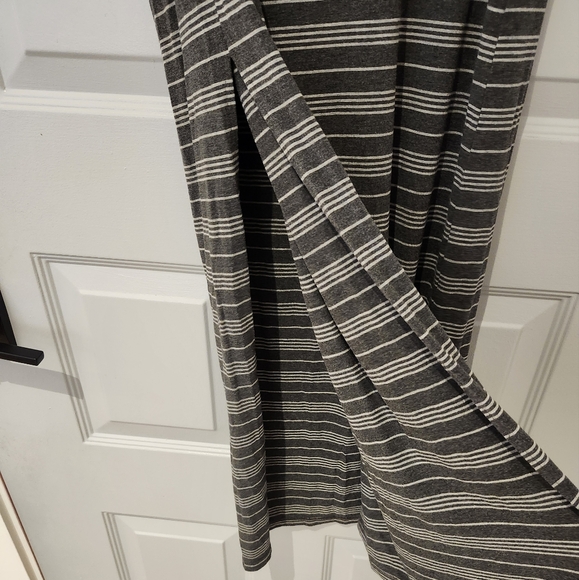Athleta Ruched Striped Gray White Maxi Skirt Size Medium - Picture 3 of 6